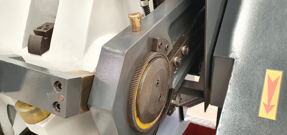 Máquina de Corte e Vinco PolyVinco - Braços Fortes