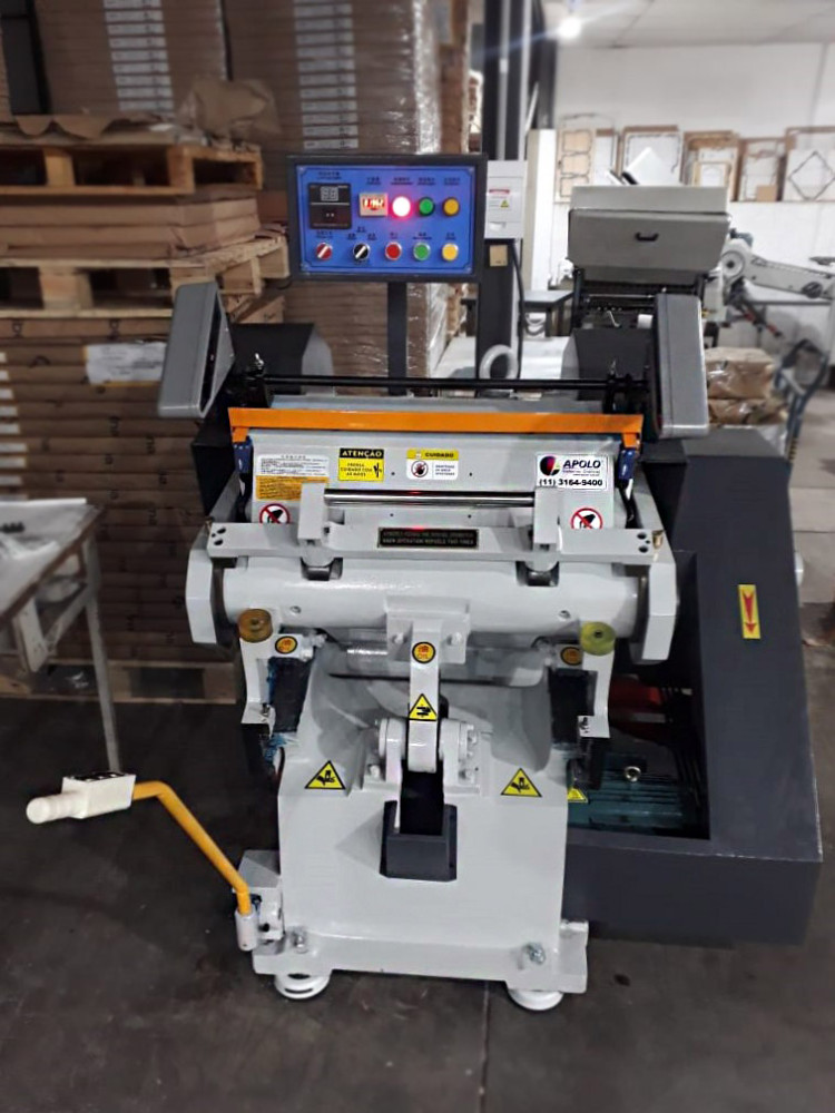 Máquina de Corte e Vinco PolyVinco